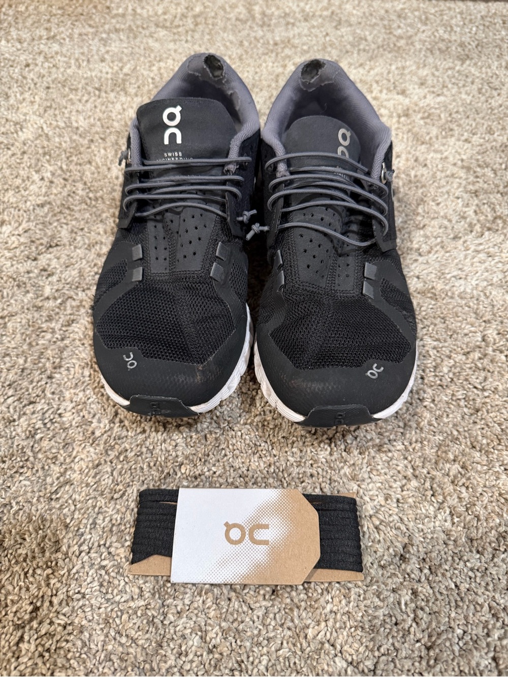 On Cloud Womens Athletic Shoes in Black